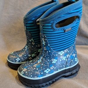NEW CHILDREN'S BOGS WINTER SHOES SIZE 7 EU 23 $80